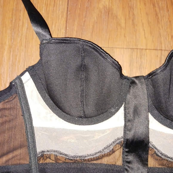 Victoria's Secret Corset Bra 32C - Picture 8 of 15